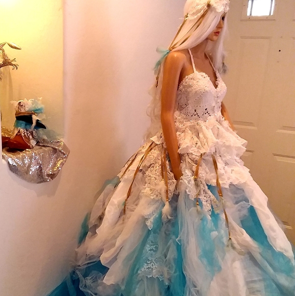 CHEROKEE Turquoise/White Boho Wedding Ballgown Se - Picture 4 of 13